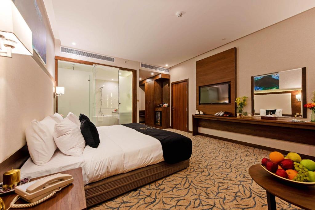 Emerald Hotel Main image 2